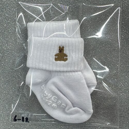 WhatsApp Image 2026-05-01 at 15.16.24 Medias Blancas Gap Osito 6-12 meses
